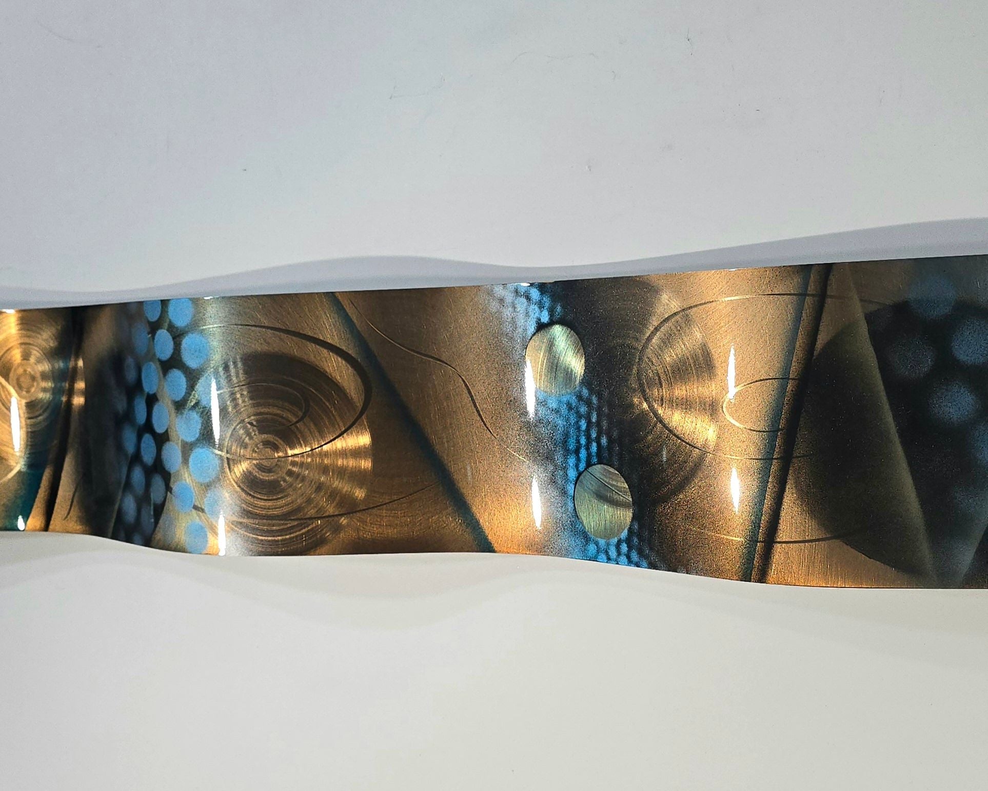 Prismatic Waves - Wav 460